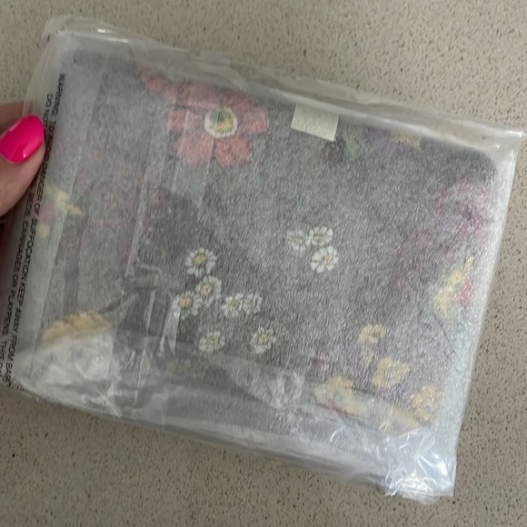 New Authentic COACH Corner Zip Wristlet In Signature Canvas With Floral Print - Picture 7 of 7